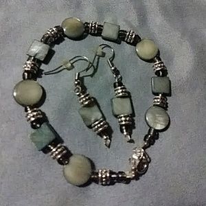 Jewelry88 Boutique Matching bracelet and earrings